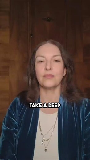Come to your centre with this brief centering activity. Actually, centering don't need to be long and they can act as reminders over the day that take you back to presence physically and mentally. Enjoy. #peaceinminutes #comebacktocentre #calm #centre #centering | House of Armida