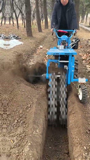It can be seen that it is very easy for me to operate this machine! #Trenching machine