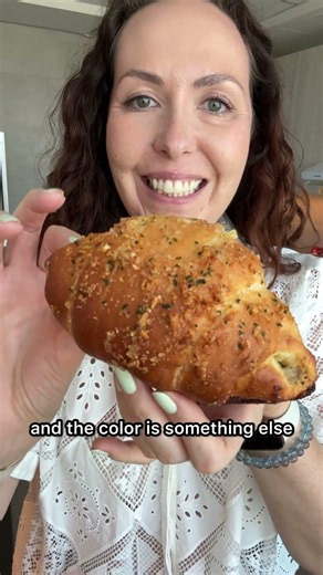 Viral Korean bakery in Dubai - taste test! #saltbread #mochi #dubaifoodie