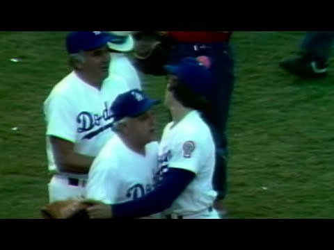 WS 1981 Gm4: Howe gets the final out to even series