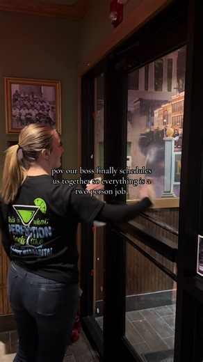 Experience the Fun of Working Together at Applebee’s