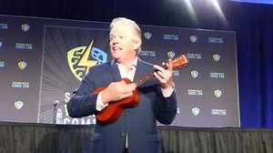 Tom Wilson (Biff Tannen) canta The Question Song - Traduzido para o portugues #BTTF #BiffTannen #TomWilson #TheQuestionSong #Backtothefuture | Back to the Future Blog