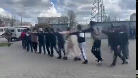 🔥Российский Мариуполь.Новая(старая)территория РФ.В связке военнослужащие + МВД был проведён рейд по мигрантам на стройке, количество задержанных нелегалов, которые поедут домой в кишлаки,растеклось вереницей.