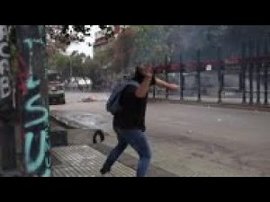 Police clash with protesters in Chile