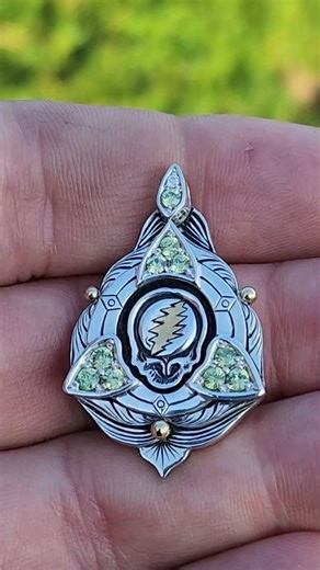 One more look at this Grateful Dead pendant before things shift a little around here. This design is part of a limited edition series of 13, and next week I’ll be releasing the final 5 sets. Each with its own unique colorway. If you’ve wanted one of these pieces, now’s the time to keep an eye out. Something different is coming. #GratefulDeadArt #GratefulDead #DeadAndCompany #DeadAndCo #customjewelry | TAJ Fabrications