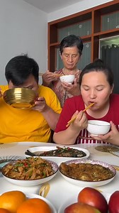 Couple eating 😋 | Couple Eating