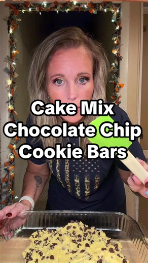 🍪 Cake Mix Chocolate Chip Cookie Bars Ingredients * 1 box yellow cake mix * 2 eggs * ⅓ cup butter, melted * 1 (12-ounce) bag semi-sweet chocolate chips Directions Preheat your oven to 350°F and grease a 13×9-inch baking dish. Add the cake mix, eggs, and melted butter to a bowl. Mix until everything is well combined and you have a thick dough. Fold in the entire bag of chocolate chips. Spread the dough evenly into the bottom of your greased baking dish. Bake at 350°F for 18–20 minutes, or until 