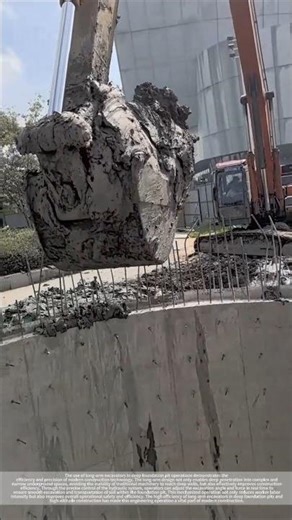 Deep foundation pit excavation, long arm excavator precise operation!