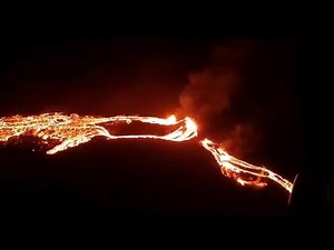 Cận cảnh núi lửa Iceland phun trào dung nham dữ dội | VTV24