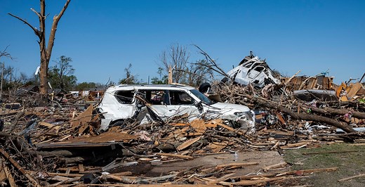 Stuck in your car during a tornado? Here’s what you should do - The Weather Network