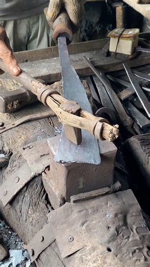 Every Stroke Is Art, From the Hands of a Blacksmith Comes Beauty #blacksmith #blacksmithindonesia #blacksmithcraft #MetalworkArt #blacksmithtools #blacksmithing #europa #travel #forging | Iron Forging Art