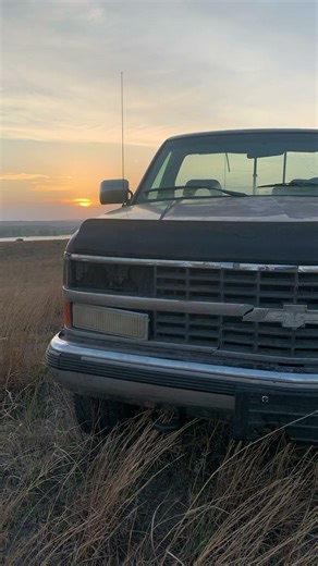 Plz don’t burn down lol #obschevy #sunset #pickuptruck