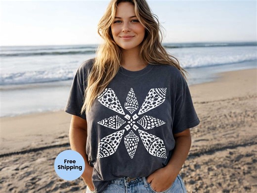 Cone Shell Quilt Tee | Seashells | Hawaii Quilt Pattern | Linocut Shirt | Comfort Colors® Relaxed Fit T-shirt | Oahu | Kauai | Maui | Kona - Etsy