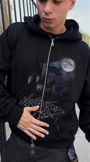 Castle zip-up, últimas unidades disponibles 🗝️ #moda #streetwear #perú