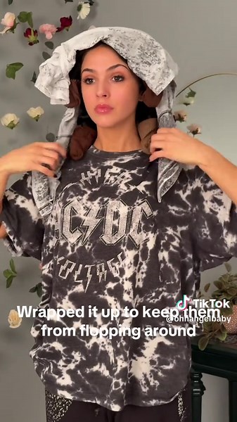 Sock curl tutorial! The first one was a fail because it was too stiff for me. I think I used too much gel. This one turned out how I wanted. It’s softer and it actually moves around naturally. The curl jelly I used both times is in my Linktree if anyone wants to try it out!