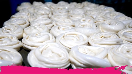 Indian Street Food In Kerala - Thattu Dosa, Puttu And Chicken Thoran | Varkala Beach, India