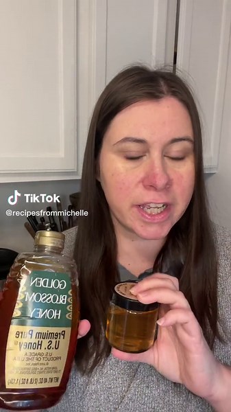 How do you use raw honey? 🍯 #rawhoney #honey #foodtipsandtricks #momswhocook #teawithhoney #kitchentips #cookinghacks #budgetfriendlycooking