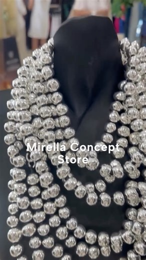 ChiaraVoliani GioielliScultura on Instagram: "🇮🇹 Dal 22 al 24 dicembre sarò ospite di @mirellaconceptstore per un’esposizione dei miei gioielli scultura. Per maggiori informazioni sulla mostra, per richiedere un invito o fissare un appuntamento, potete contattarmi all’indirizzo chiara.voliani@gmail.com e al numero +39 349 8227001 22-23-24 dicembre Mirella Concept Store Via Avellino 9, Benevento Mostra solo su appuntamento I miei gioielli non sono in vendita online. Per ulteriori dettagli, vi i