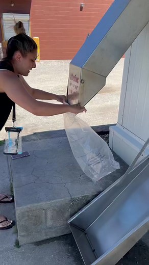 Ice Machine Prank #fyp #foryoupage #icemachine #prank