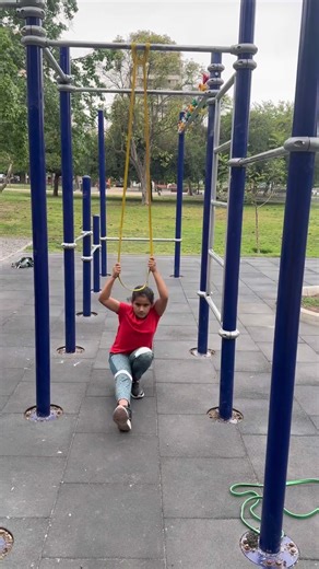 One leg squat practice. #oneleg #squat #fitness