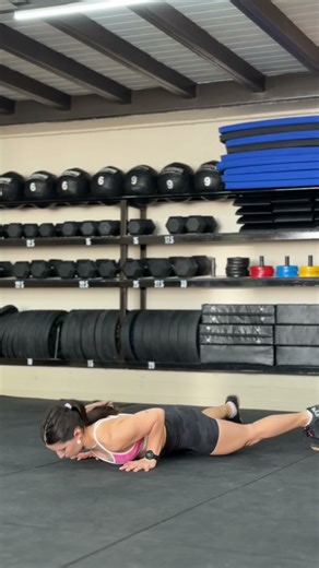 Push ups + shoulder taps