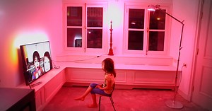 Ambilight and hue LED bulb combine for uber-immersive TV