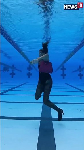 Underwater Upside-Down Catwalk By Woman In A Pool | #Shorts | #ViralVideo | Swimming Pool | News18