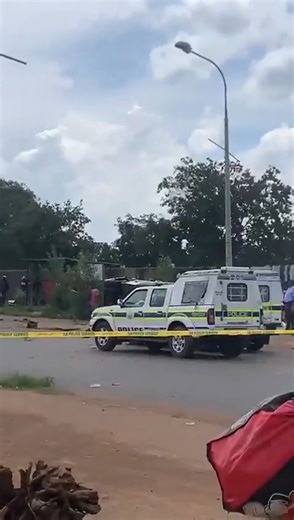 🚨 CIT ROBBERY 🚨 A CIT armed robbery has occurred on Khumalo Street, Thokoza (Gauteng). A money truck was bombed and robbed. #ARMEDROBBERY #THOKOZA #GAUTENG #CRIMEALERT #PUBLICSAFETY #STAYALERT #LIVETRAFFIC | Suburban Control Centre