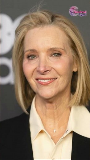 Lisa Kudrow Reveals FRIENDS Scene That Made Her Tear Up — Phoebe's Most Emotional Moment