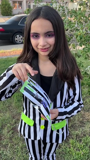 In honor of BEETLEJUICE my daughters 8th birthday party from last year ❤️ #chipbags #beetlejuice #beetlejuiceparty #halloween #halloweencostume