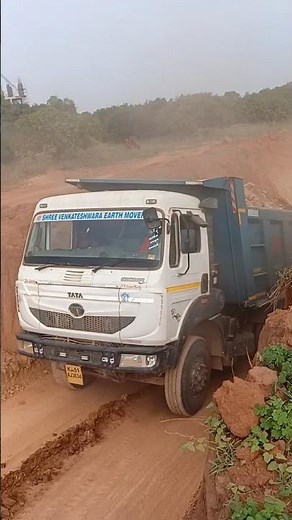 Dangerous Hill Climb VS Tata truck 🚛⚠️