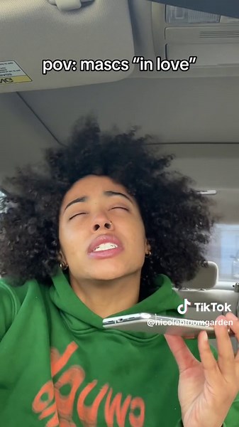 Mascs have the meanest wandering eye ever😂😂