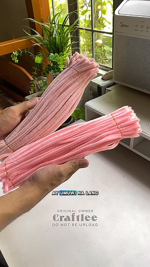 Makapal nga sabi eh! 💪💐 Itong Fuzzy Wire ni Dreamy Handmade Factory, 100% makapal talaga! Sinasabi ko na sa inyo — at itong video na ‘to ang patunay non! 🔥 Link comsec #MakapalNaFuzzyWire #FuzzyWire #FuzzyWireFlower #FuzzyWireBouquet #Craftly | Craftlee