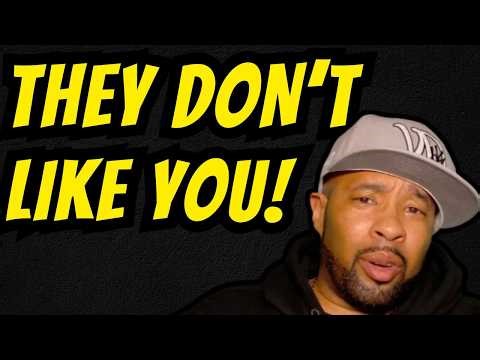 Signs Your Coworkers Don’t Like You (The Truth About Workplace Jealousy)