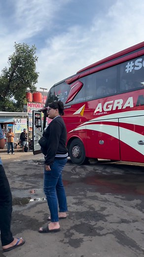 23K views · 644 reactions | Kagetin supir Cantik nan manis dipagi hari #bus #busmania #busmaniaindonesia | Lilis Arios | Facebook