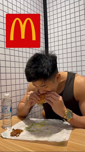 How I eat McDonald’s - guilt free 😊 GCB - (393 kcal) 35g carbs, 22g, protein, 18g fat My version of GCB - (444 kcal) 30g carbs, 45g protein, 16g fat I wished McDonald’s had chicken breast instead of chicken thigh, it’d be so much easier for us #Fitness #Tips #McDonald | Alex Chee