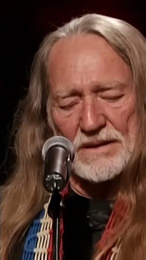 Willie Nelson and Paul Simon with "Homeward Bound"