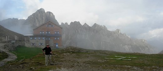 Hiking in the Dolomites: 6 days trekking hut to hut