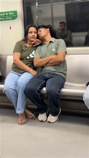 Metro Ka Safar Aur Ye Pagalpan 😂