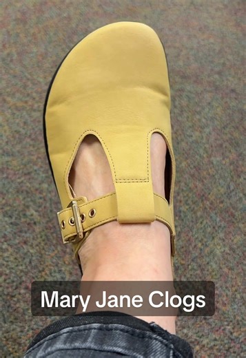 These Mary Jane Clogs are so comfortable and so cute! You know you’re doing something right when the middle schoolers want to know where you got them! 😅 #dreampairs #clogshoes #maryjaneshoes #fallshoes