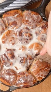 🍎🔥 CINNAMON ROLL APPLE PIE SKILLET 🔥🍎