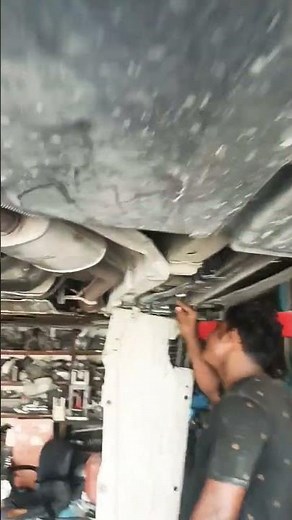 BMW X5. AIR SUSPENSION COMPRESSOR LOCATION.