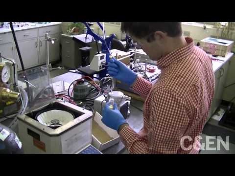 Perovskite solar cells made simply