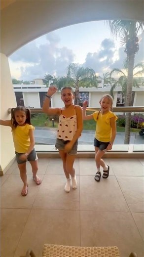 SPRING BREAK 💛🍉🎶 #lifeaswegomez #dance #trend