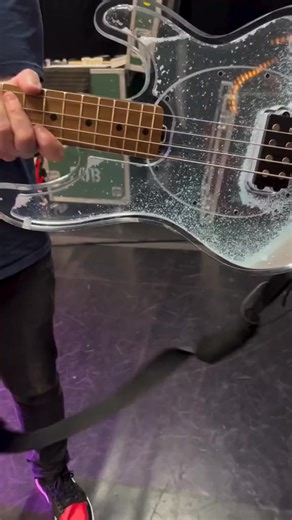 9.8K views · 67 reactions | Which bass riff did you play on it? 﫧 #bass #bassguitar #bassplayer #slapbass #guitar #guitarist #guitarplayer #guitarriff #guitarchords #guitarsolo #luthier #luthiery #lutherie #guitarmaker #guitarbuilder #guitarmaking #guitarbuilding | guitaristes.officiel | Facebook