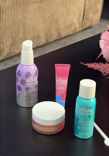 أختبرنا ضيوفنا و نجحوا عالآخر👀💙 أسئلة، منافسة، وحماس… احتفال بورفيشينال بكل ما يخص المسام، لأن خبرتنا؟ بنفت. ✨ We put our influencers to the test 👀💙 Trivia, buzzers, and a full-on POREfessional celebration; because when it comes to pores, we know our stuff. #benefit #بنفت #porefessional