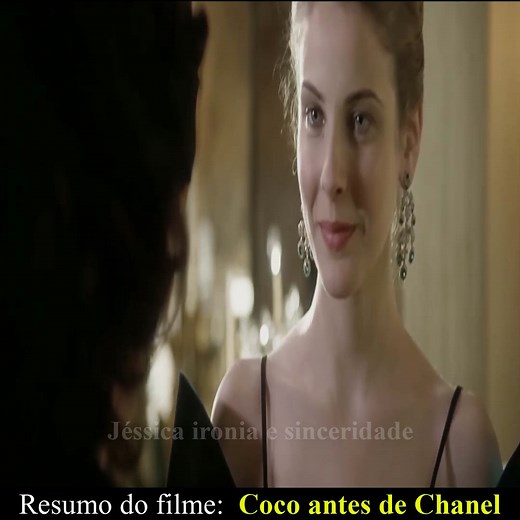 Resumo do filme: Coco antes de Chanel A vida da estilista Chanel e sua fase de aprendizado, além da infância no orfanato, o começo como modista antes da glória e seus primeiros sucessos. | Jéssica ironia e sinceridade.
