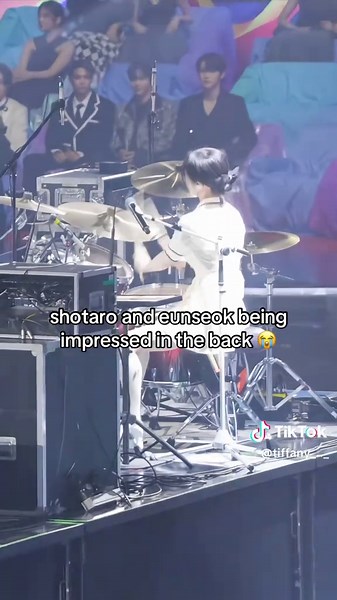 Impressive Idol Reactions to QWER MMA 2024 Performance