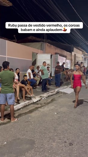 Rubyadescarada on Instagram: "Ruby passa de vestido vermelho, os coroas babam e ainda aplaudem #rubibrasileira💃 #rubi"