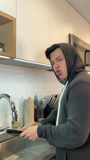 How a beatboxer cleans dishes 🗣🧽🍽 #beatbox #tiktok